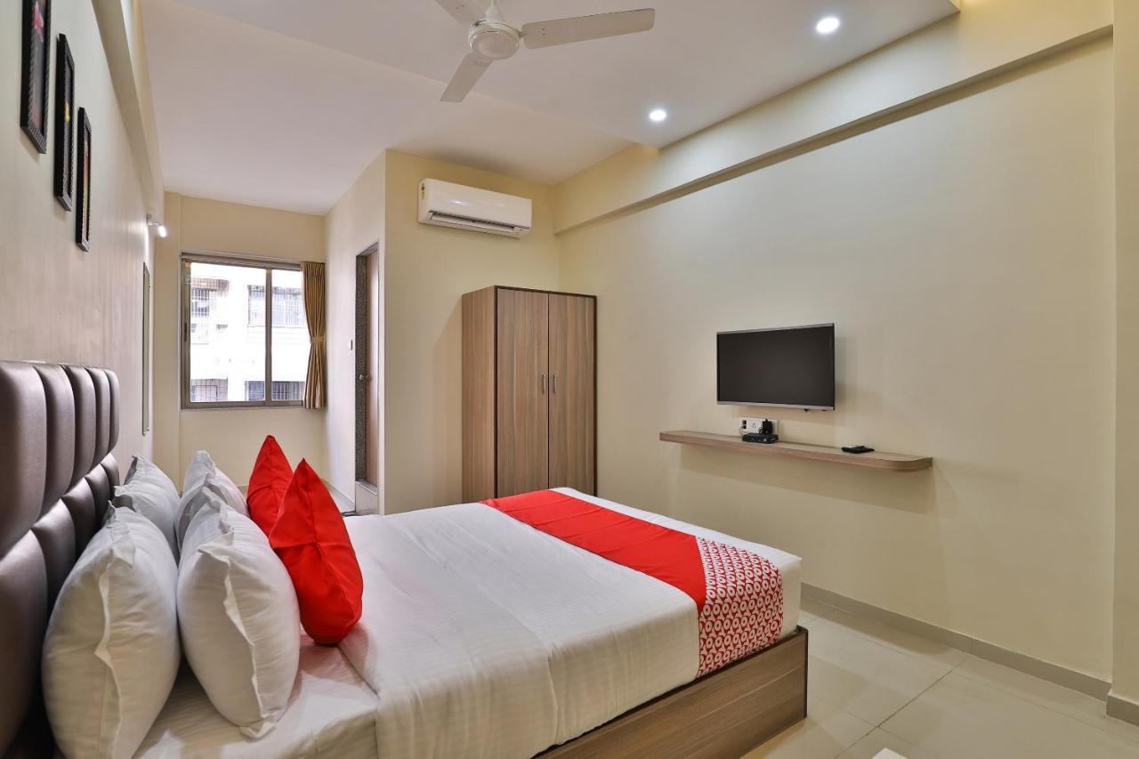 Oyo 28429 Hotel Citadel Surat Exterior photo