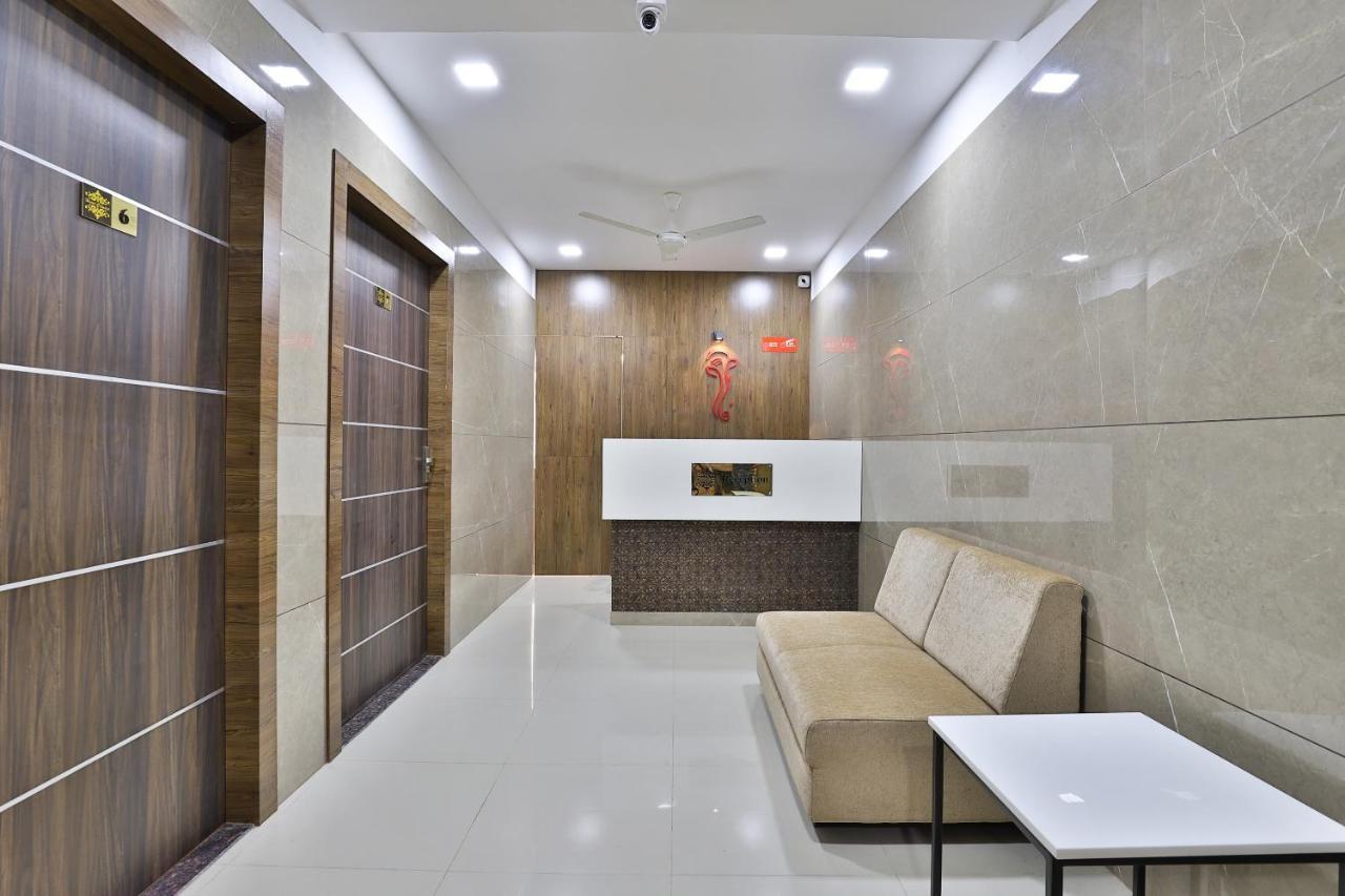 Oyo 28429 Hotel Citadel Surat Exterior photo