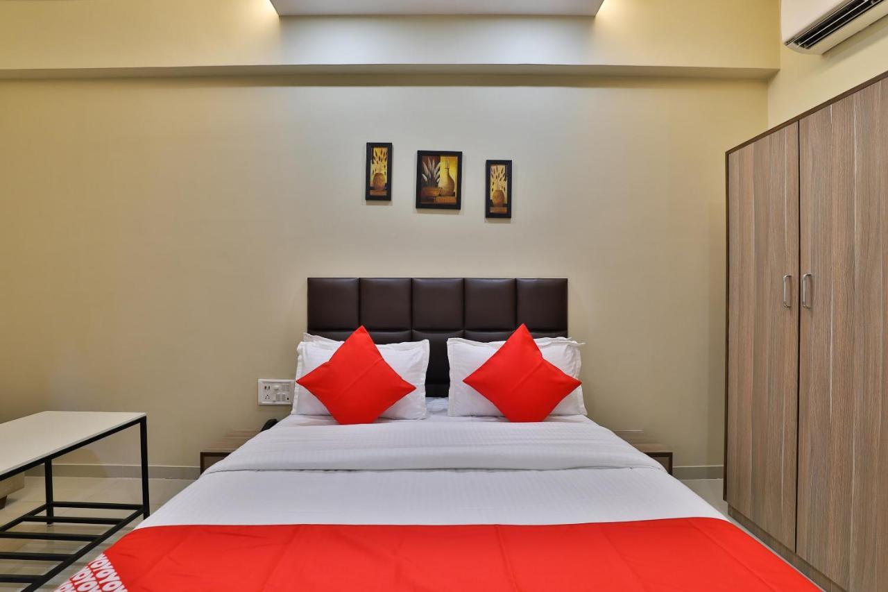 Oyo 28429 Hotel Citadel Surat Exterior photo